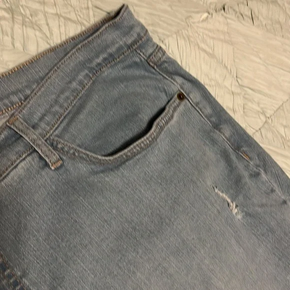 Light Wash Straight Leg Jeans w/ Destruction - Picture 4 of 9